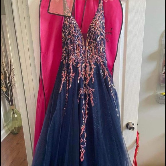 PROM DRESS - Picture 1 of 3